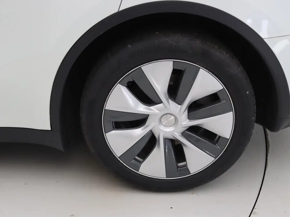 Tesla Model Y Long Range RWD 75kWh 299pk 94.5% SoH [ AMD uit 2023, foto 14