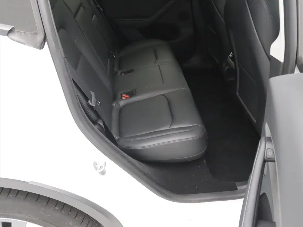 Tesla Model Y Long Range RWD 75kWh 299pk 94.5% SoH [ AMD uit 2023, foto 15