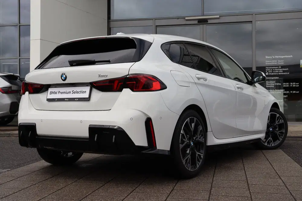 BMW 1-serie 120 M Sport Automaat uit 2026, foto 11