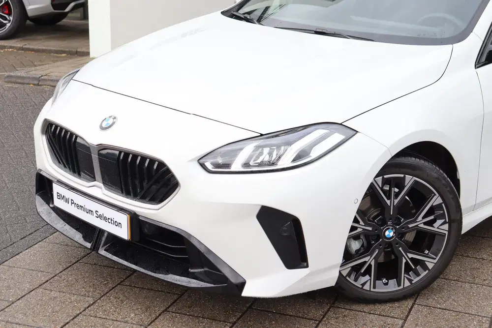 BMW 1-serie 120 M Sport Automaat uit 2026, foto 2