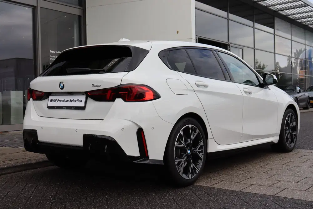 BMW 1-serie 120 M Sport Automaat uit 2026, foto 8