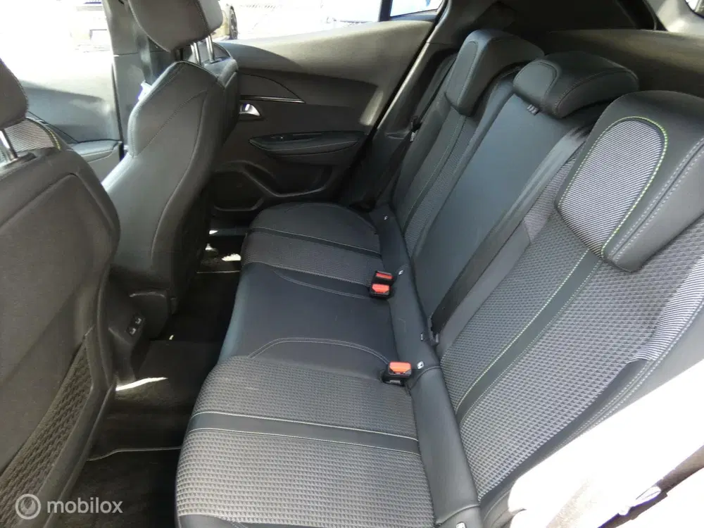 Peugeot 2008 1.2 GT-Line uit 2020, foto 11