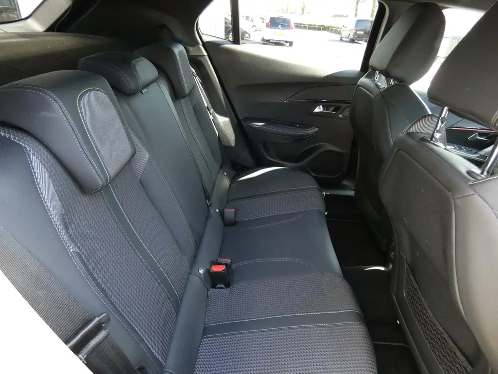 Peugeot 2008 1.2 GT-Line uit 2020, foto 12