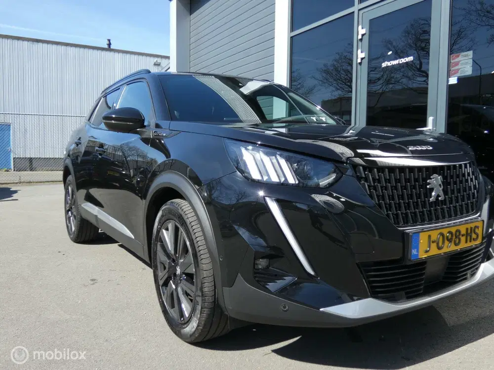 Peugeot 2008 1.2 GT-Line uit 2020, foto 2