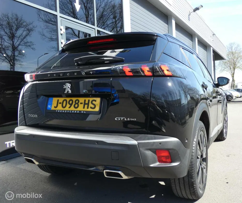 Peugeot 2008 1.2 GT-Line uit 2020, foto 3
