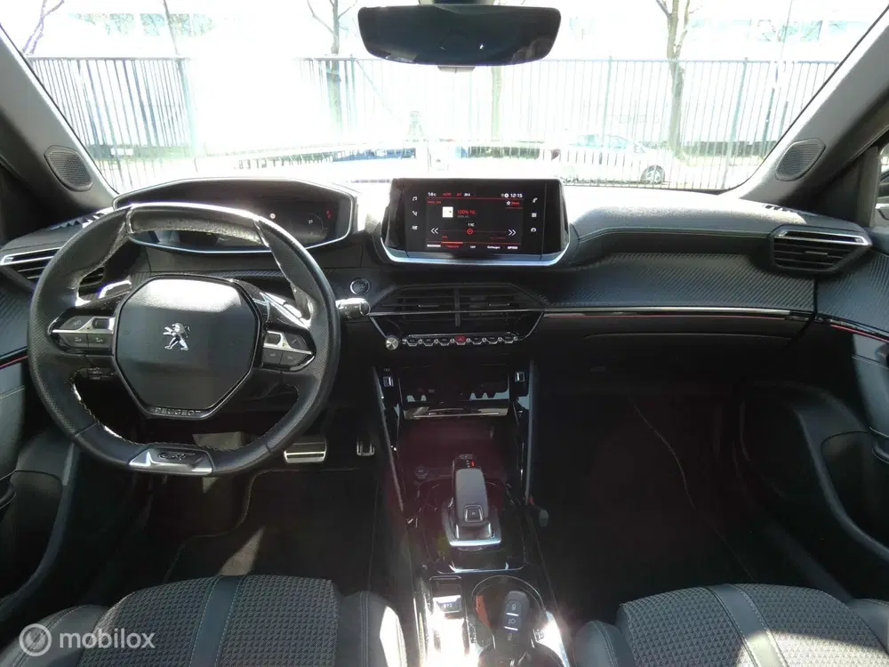 Peugeot 2008 1.2 GT-Line uit 2020, foto 9