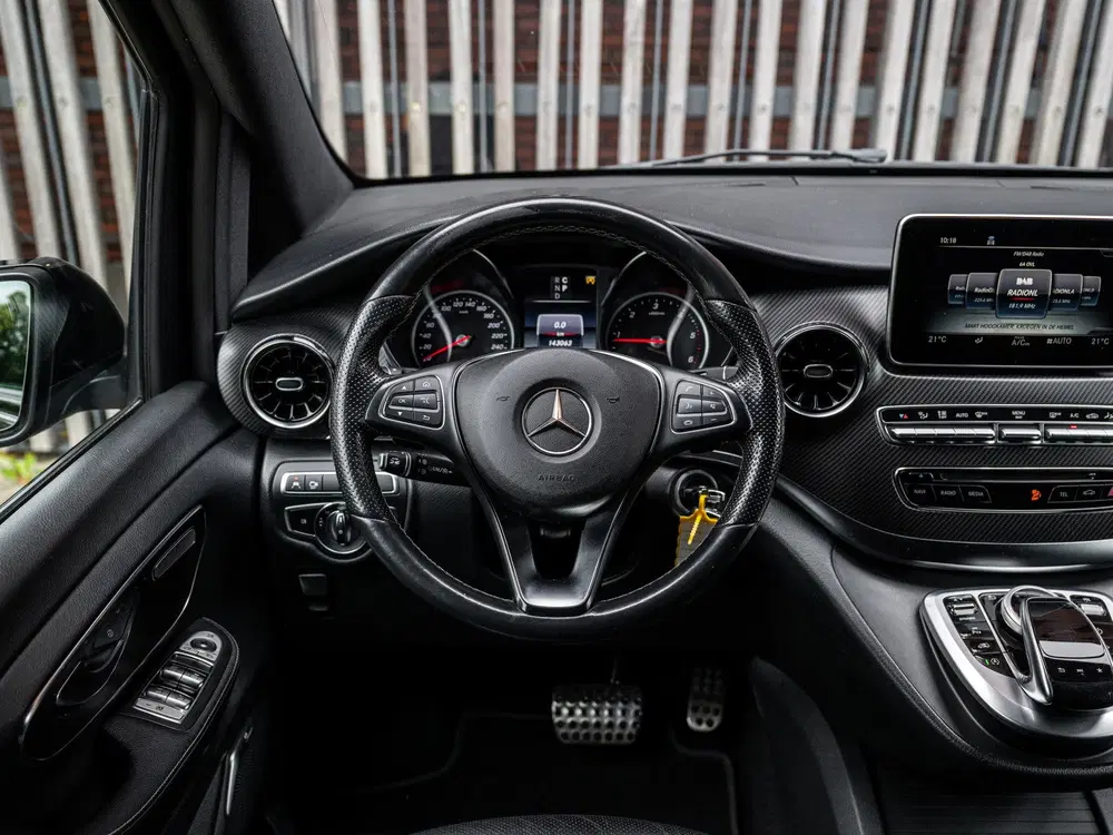 Mercedes-Benz V-Klasse V300d LANG 7-Pers. AMG uit 2019, foto 13