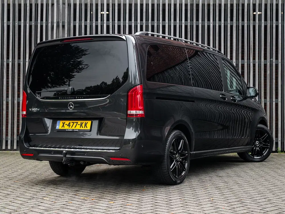 Mercedes-Benz V-Klasse V300d LANG 7-Pers. AMG uit 2019, foto 2