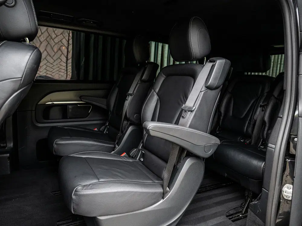Mercedes-Benz V-Klasse V300d LANG 7-Pers. AMG uit 2019, foto 4