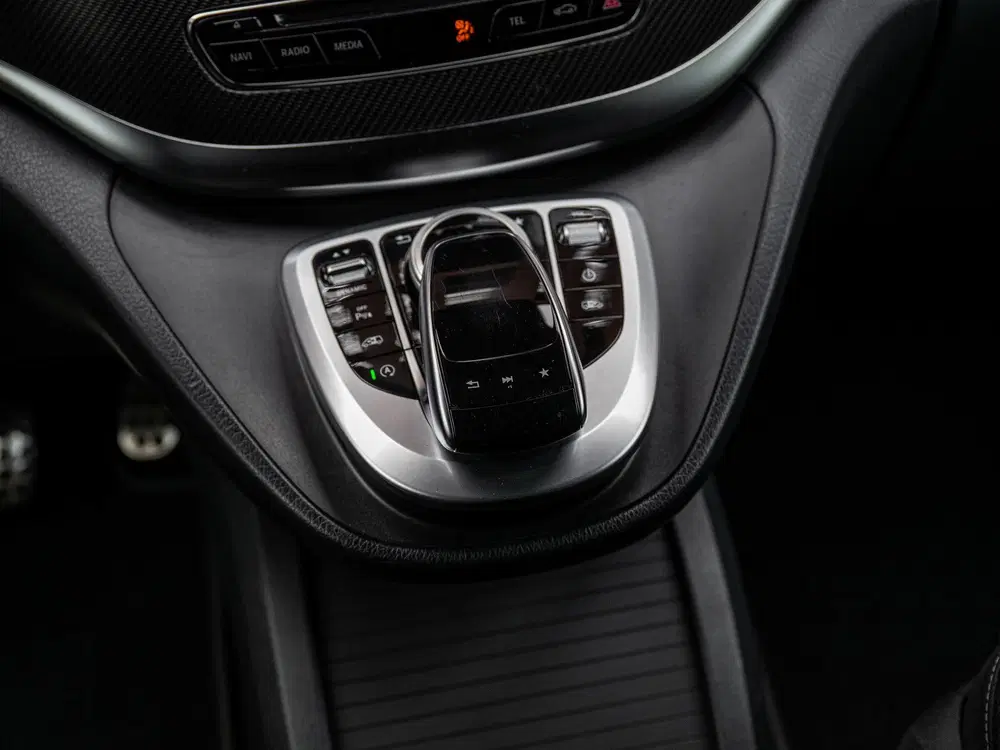 Mercedes-Benz V-Klasse V300d LANG 7-Pers. AMG uit 2019, foto 8