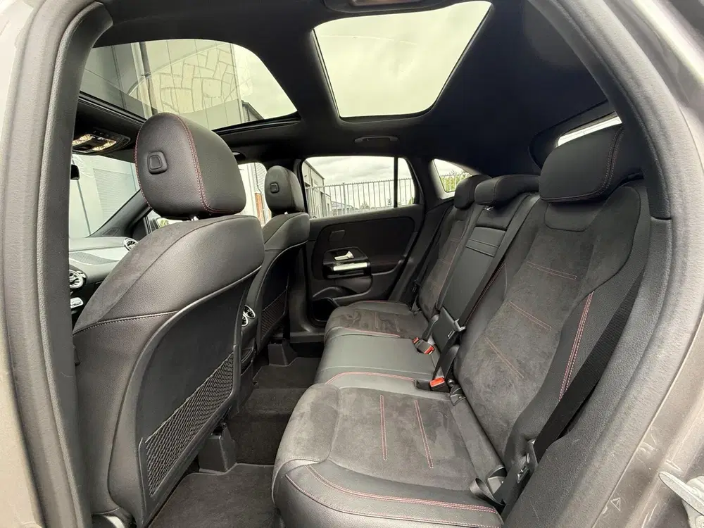 Mercedes-Benz GLA Mercedes GLA 200 Business Solution AMG uit 2020, foto 15