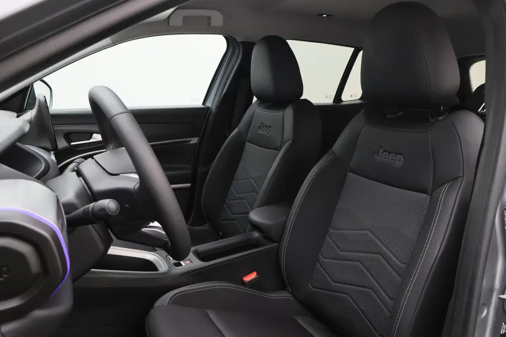 Jeep Avenger Summit 54 kWh Camera uit 2025, foto 9