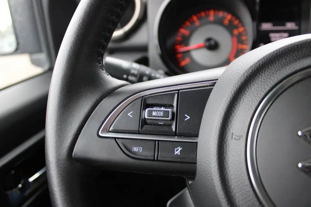 Suzuki Jimny 1.5 Stijl uit 2019, foto 2