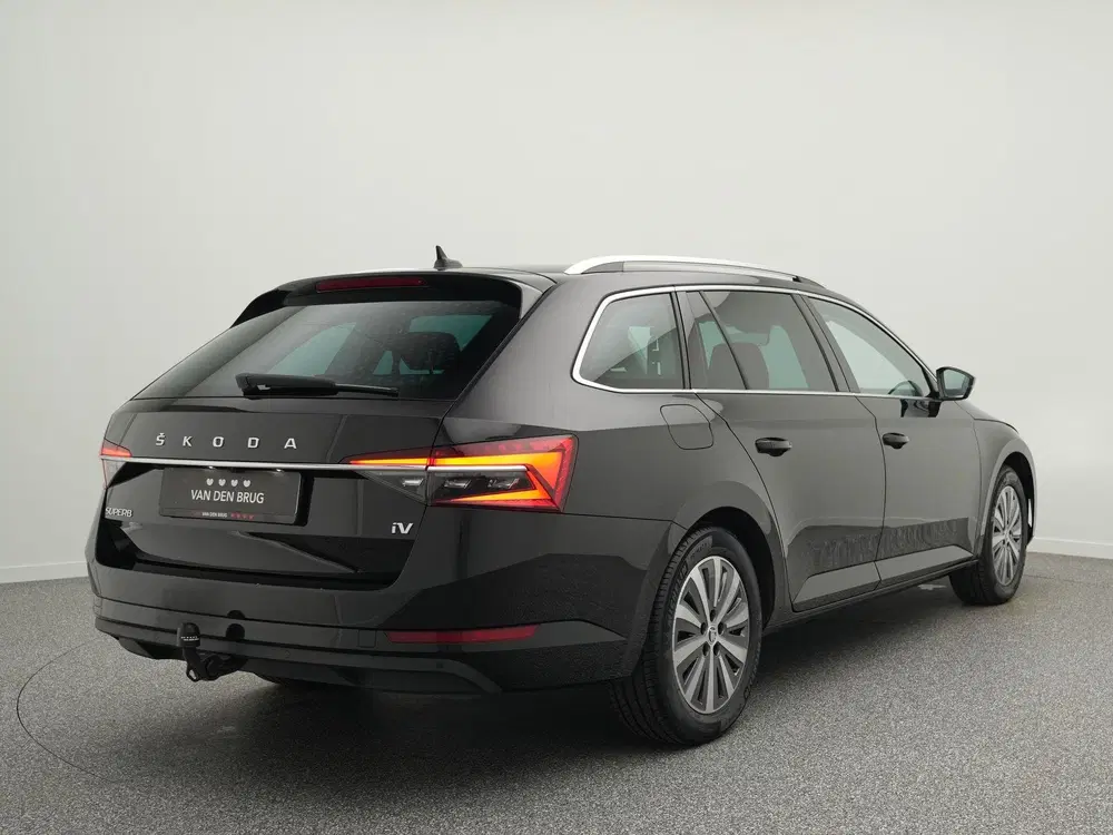 Skoda Superb 1.4 TSI iV Business Edition 218 pk DSG uit 2024, foto 2
