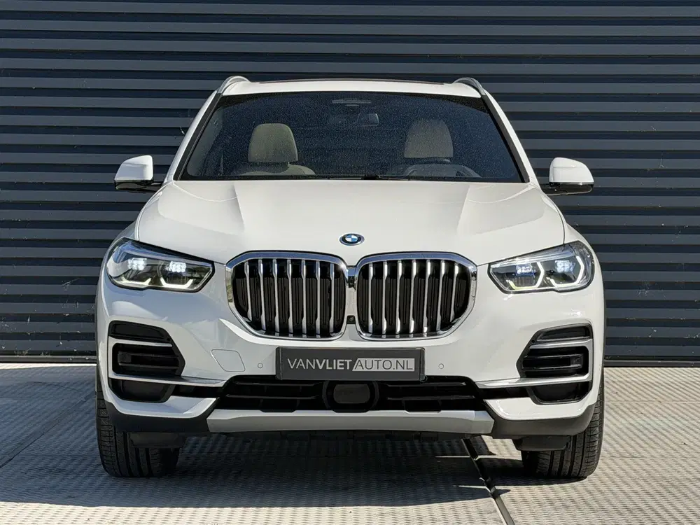 BMW X5 xDrive45e High Executive uit 2021, foto 2