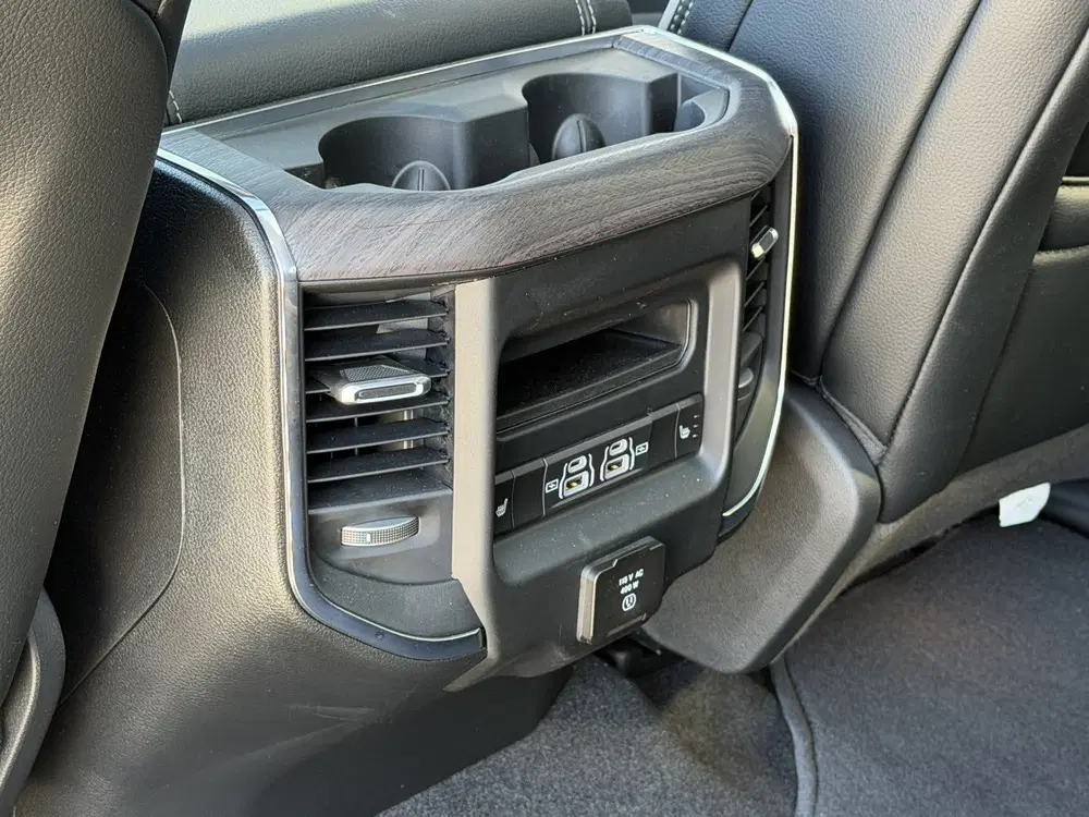 Dodge RAM Night SST Huricane 426 PK uit 2024, foto 9