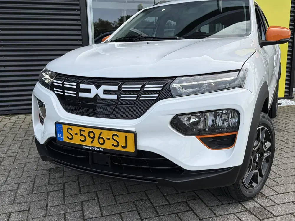Dacia Spring Expression 27 kWh Lederen interieur uit 2023, foto 4