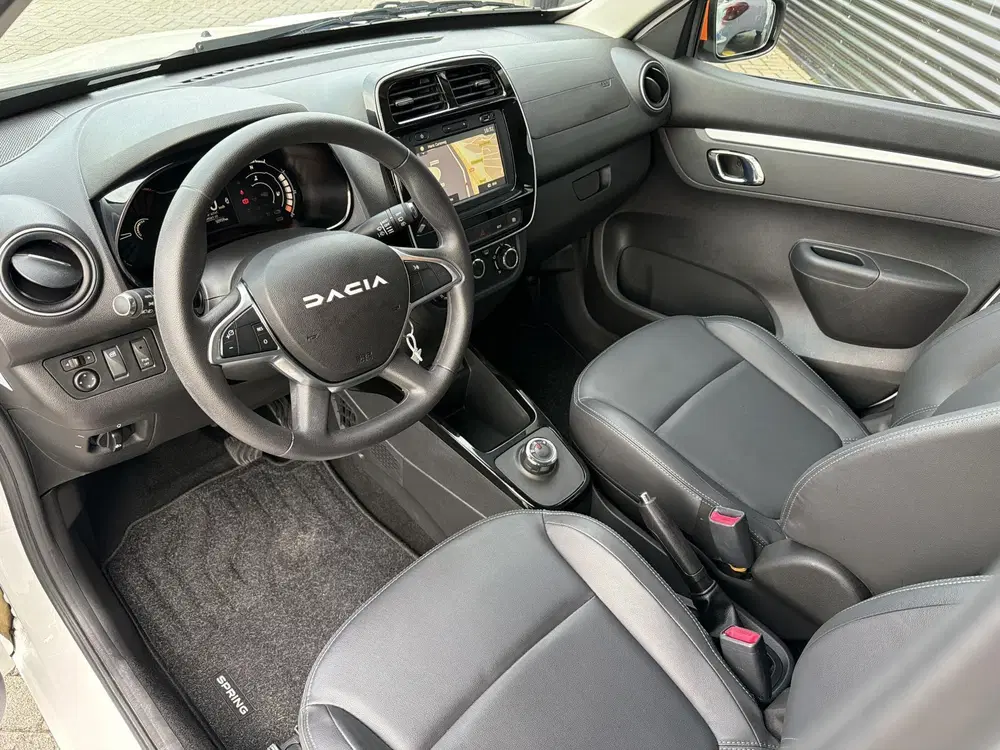 Dacia Spring Expression 27 kWh Lederen interieur uit 2023, foto 8