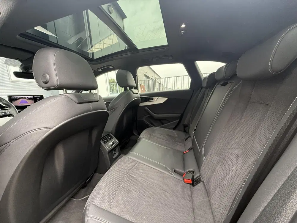 Audi A4 35 TFSI S edition uit 2023, foto 12