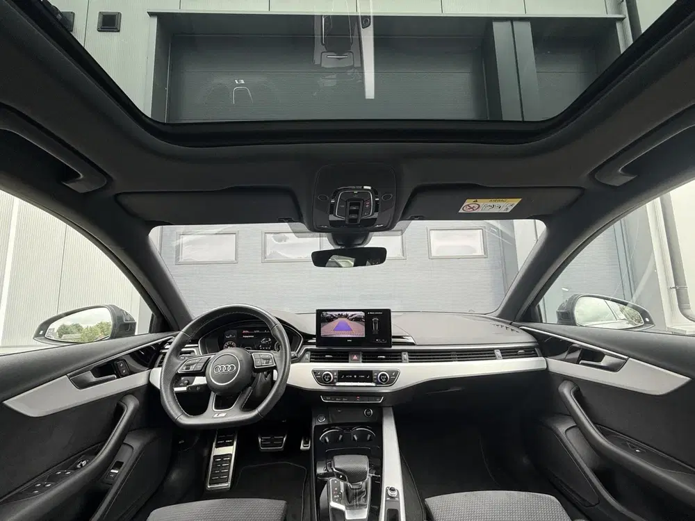 Audi A4 35 TFSI S edition uit 2023, foto 3