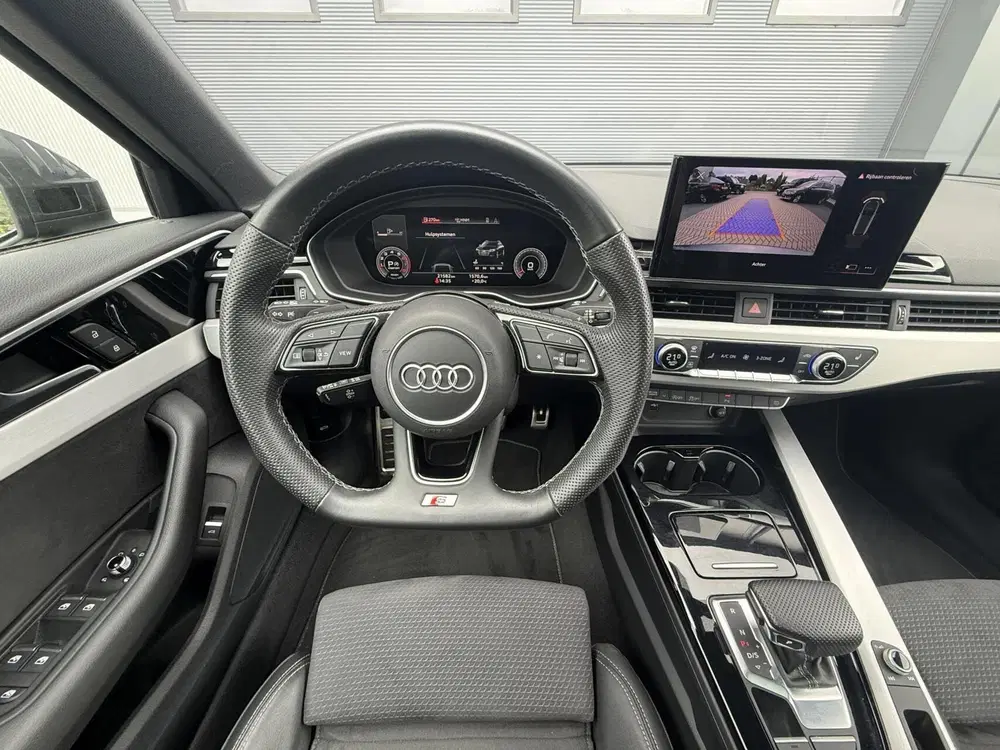 Audi A4 35 TFSI S edition uit 2023, foto 4