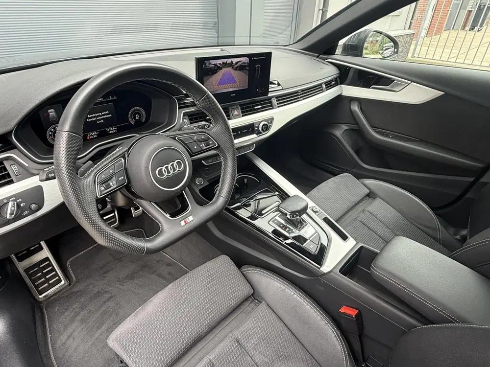 Audi A4 35 TFSI S edition uit 2023, foto 9