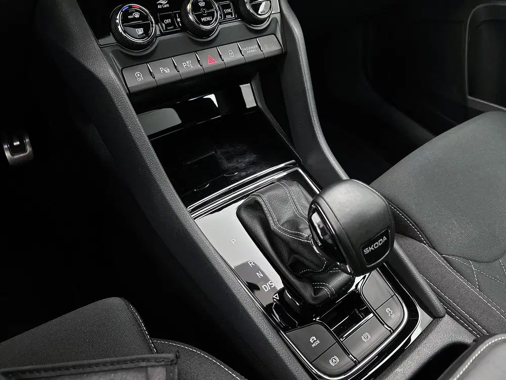 Skoda Karoq 1.5 TSI ACT Sportline Business uit 2024, foto 14