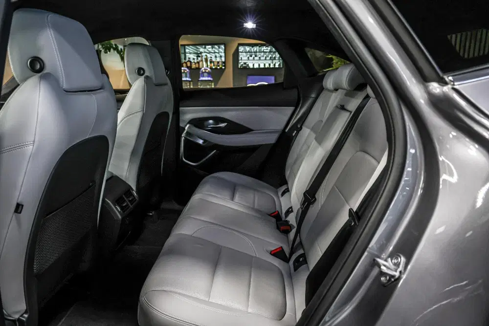 Jaguar E-Pace 1.5 P300e AWD R-Dynamic S uit 2022, foto 10