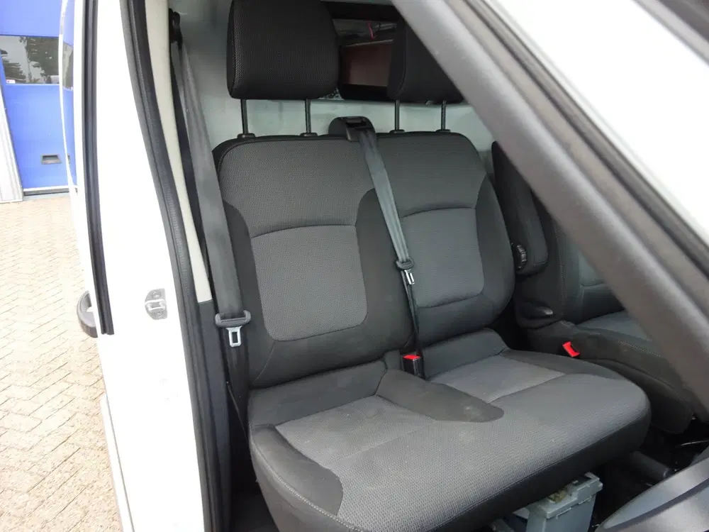 Renault Trafic 2.0 dCi 145 T29 L1H1 AUTOMAAT 2 X SCHUIFDE uit 2020, foto 11