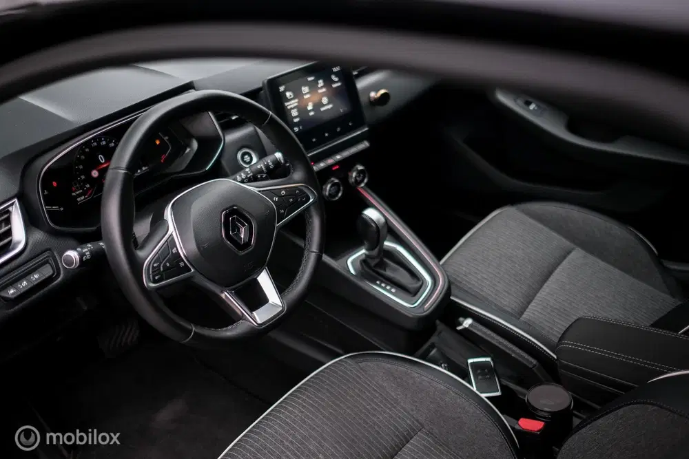 Renault Clio 1.3 TCe Intens 130 pk aut uit 2020, foto 2