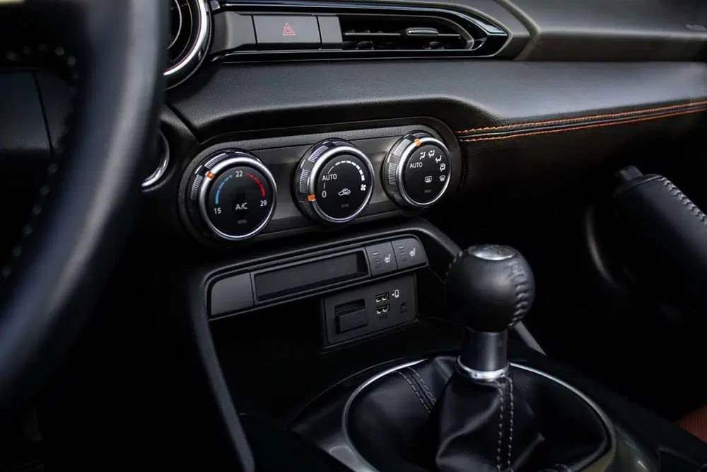 Mazda MX-5 ND 2.0l SkyActiv-G 184 GT-M Machine Gray M uit 2024, foto 15