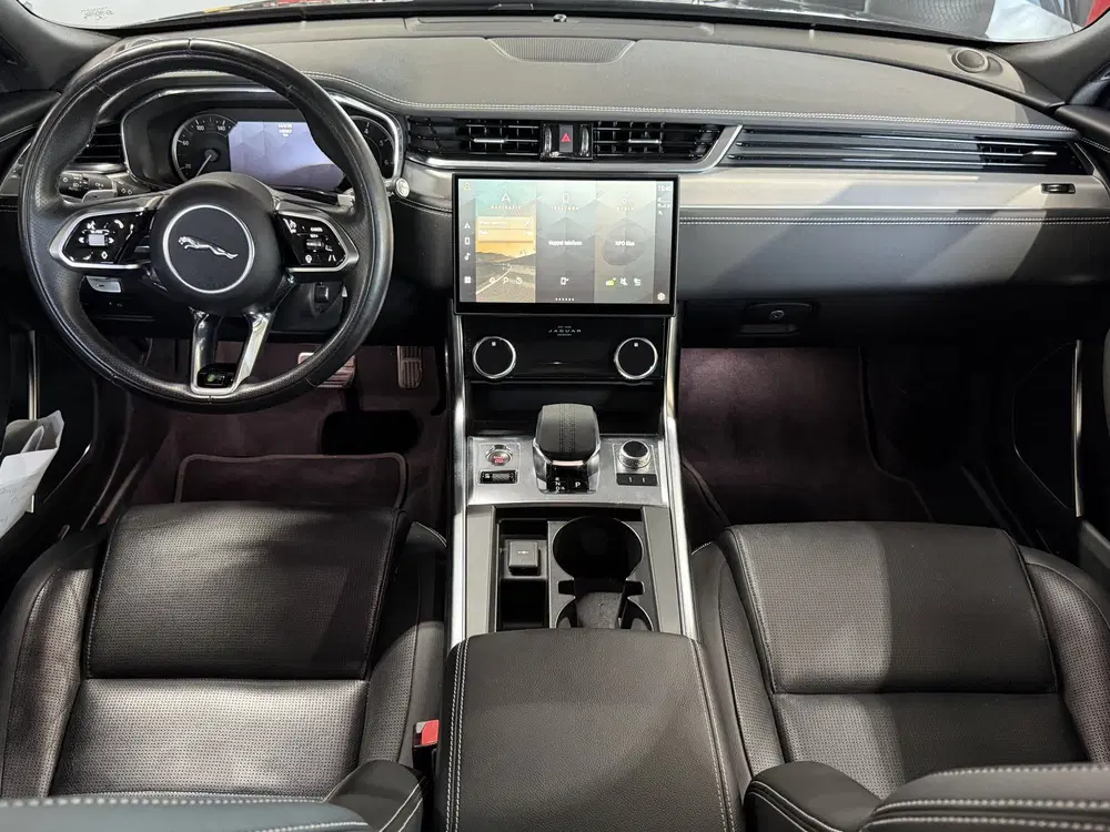 Jaguar XF 2.0 P250 R-Dynamic Black uit 2023, foto 10