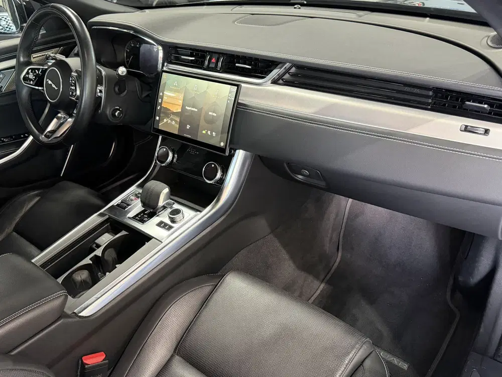 Jaguar XF 2.0 P250 R-Dynamic Black uit 2023, foto 11