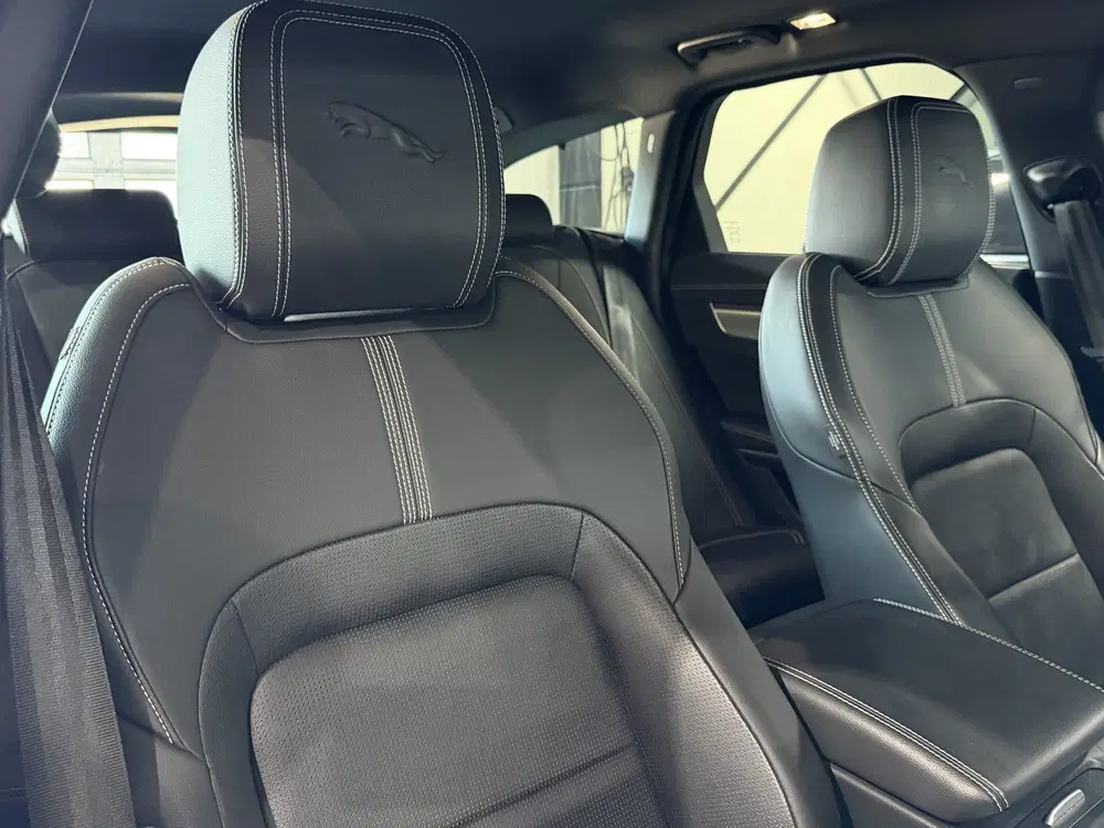 Jaguar XF 2.0 P250 R-Dynamic Black uit 2023, foto 12
