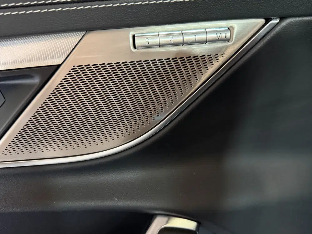 Jaguar XF 2.0 P250 R-Dynamic Black uit 2023, foto 14