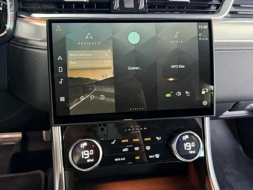 Jaguar XF 2.0 P250 R-Dynamic Black uit 2023, foto 15