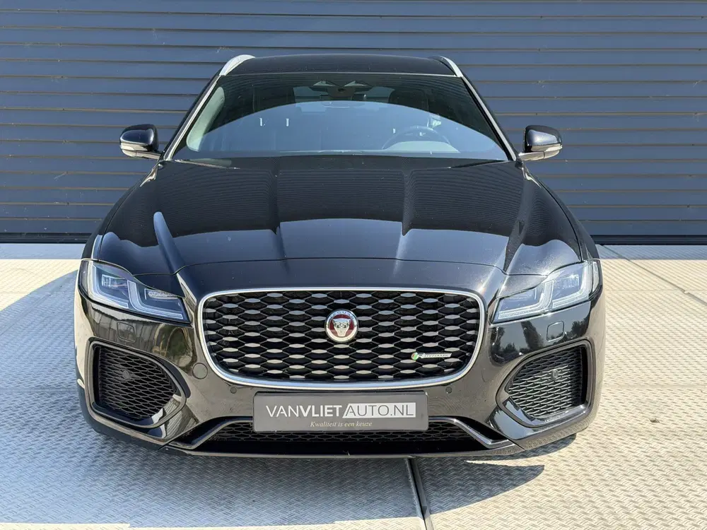 Jaguar XF 2.0 P250 R-Dynamic Black uit 2023, foto 2