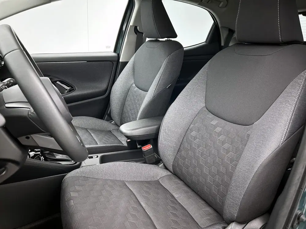 Toyota Yaris 1.5 Hybrid 115 First Edition Comfort Pack uit 2025, foto 15