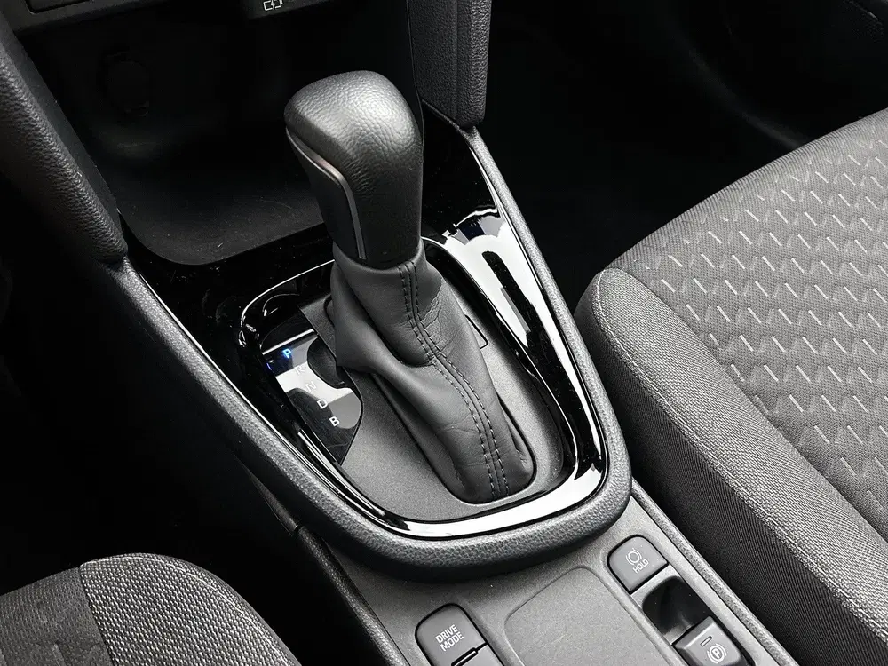 Toyota Yaris Cross 1.5 Hybrid 115 First Edition uit 2024, foto 14