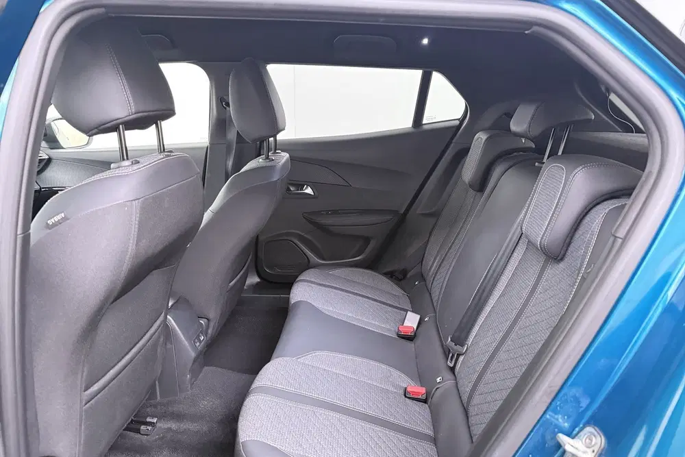 Peugeot 2008 Hybrid 145 PK Aut. Allure Half-Leder Clima uit 2025, foto 12