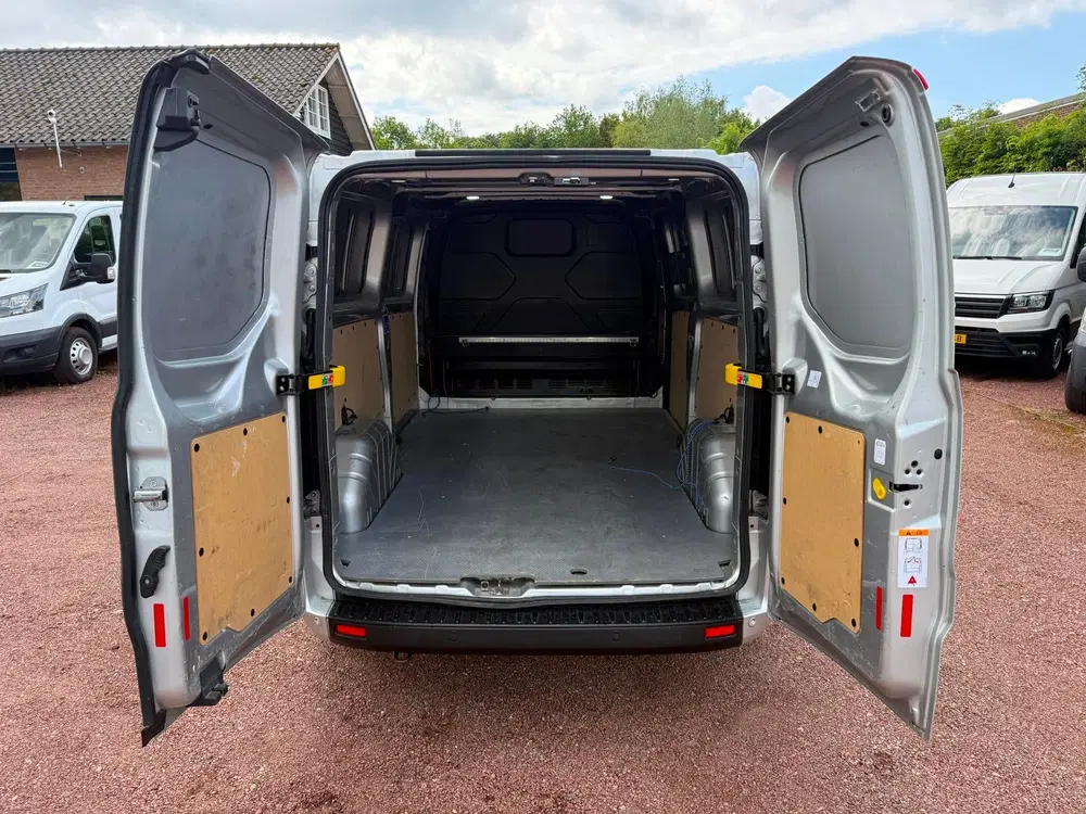 Ford Transit Custom 320 2.0 TDCI L2H1 2800Kg Trekgewicht uit 2019, foto 10