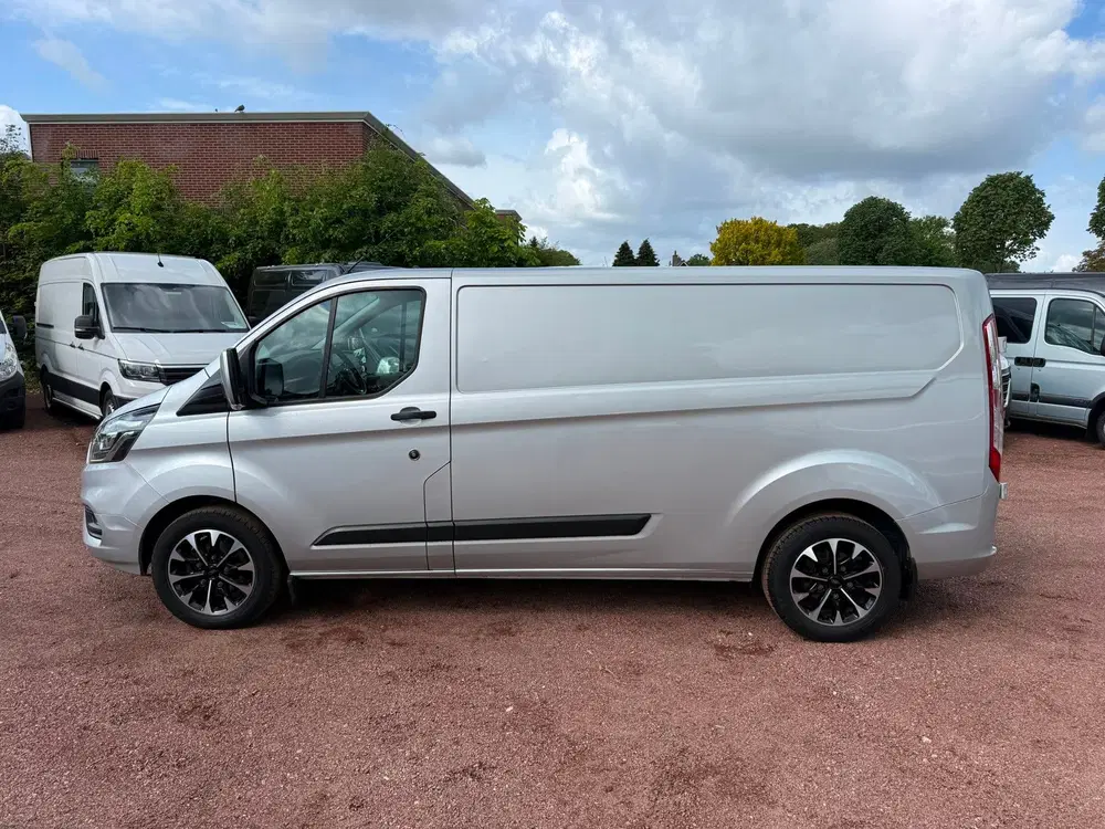 Ford Transit Custom 320 2.0 TDCI L2H1 2800Kg Trekgewicht uit 2019, foto 2