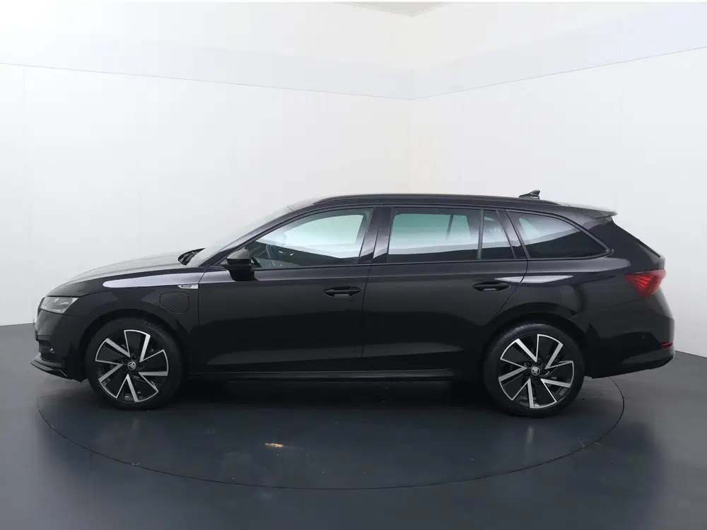 Skoda Octavia 1.4 TSI iV PHEV Sportline Business uit 2022, foto 2