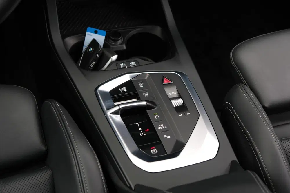 BMW 1-serie 120i HYBRID NW MODEL *Sportpakket* Sportle uit 2024, foto 14