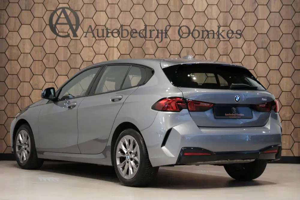 BMW 1-serie 120i HYBRID NW MODEL *Sportpakket* Sportle uit 2024, foto 15