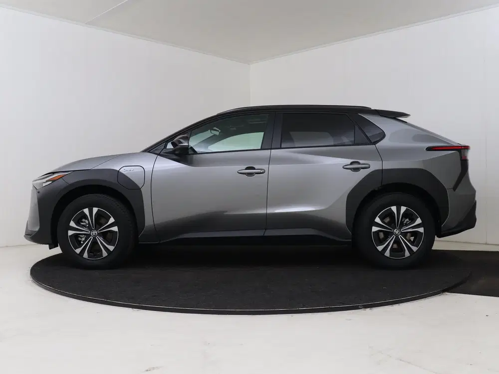 Toyota bZ4X Dynamic 71 kWh Bi-Tone + Panoramisch dak uit 2025, foto 3