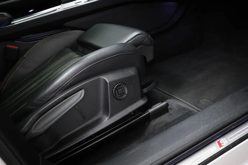 Audi e-tron 55 S-line quattro 300kW uit 2022, foto 13