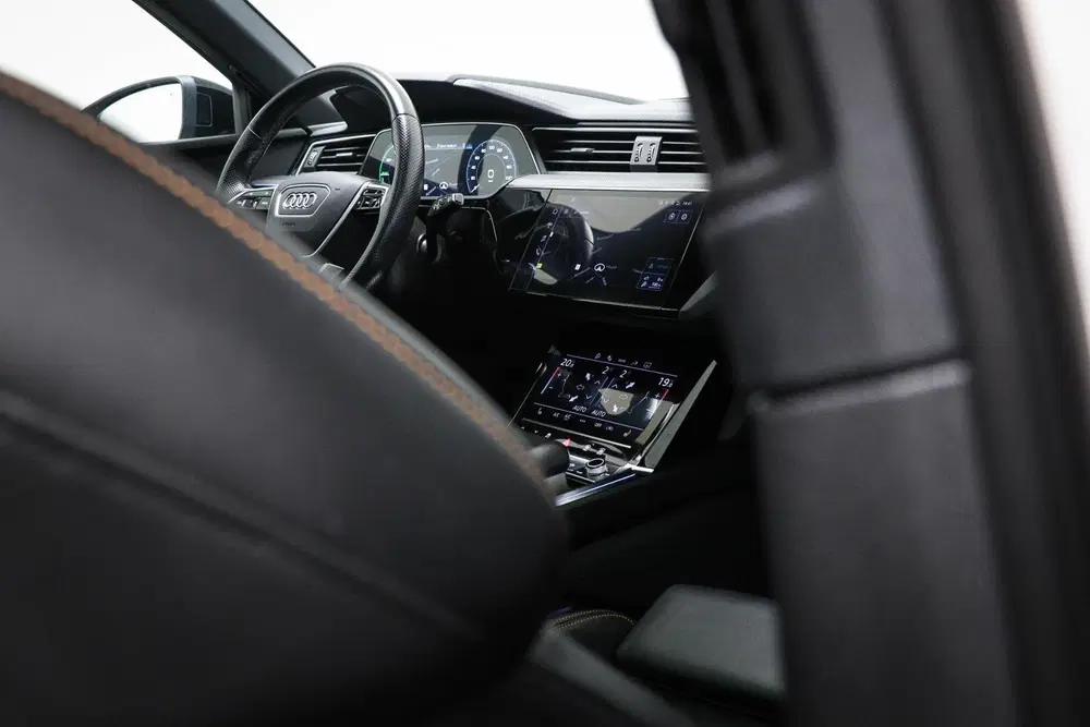 Audi e-tron 55 S-line quattro 300kW uit 2022, foto 15