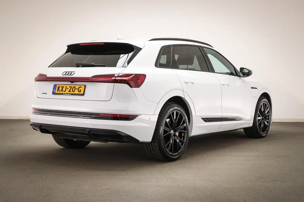 Audi e-tron 55 S-line quattro 300kW uit 2022, foto 2
