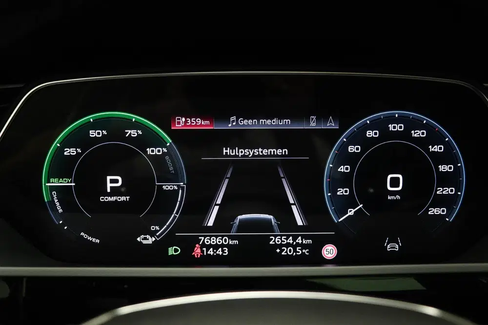 Audi e-tron 55 S-line quattro 300kW uit 2022, foto 6